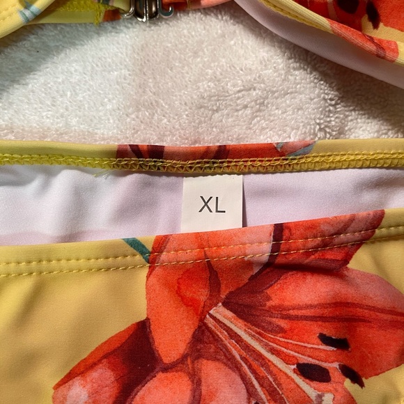 BEACHSISSI XL FLOWERED BATHING SUIT NWT - Picture 9 of 13